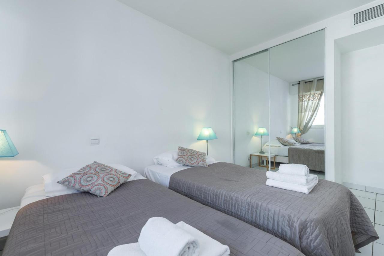 Bright Two Bedroomed Apartment On The Beach In Cannes With Huge Terrace With Fabulous Sea Views - 2001 Dış mekan fotoğraf